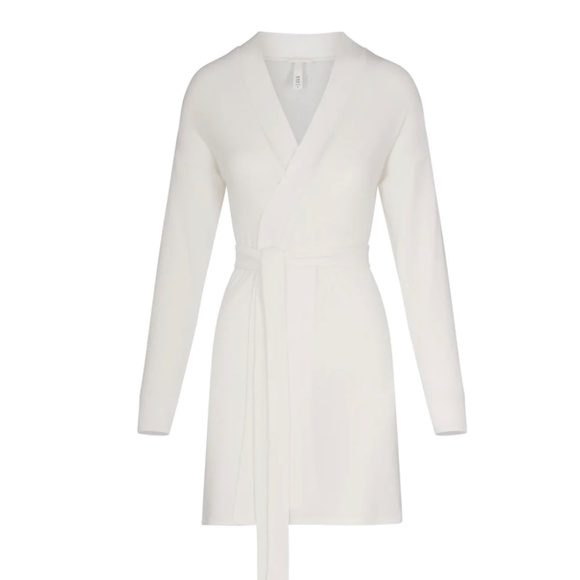 Skims Lounge Robe - Picture 1 of 2